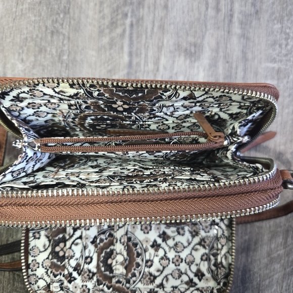 🐢 Vera Bradley Leather RFID All In One Shoulder Or Crossbody Compact Bag. - Picture 11 of 17